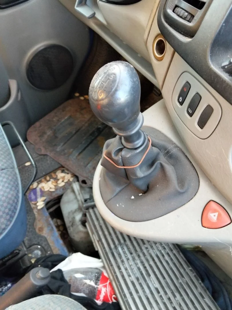 Foto de PALANCA CAMBIO RENAULT TRAFIC II COMBI 1.9 Diesel (101 CV / 74 KW)