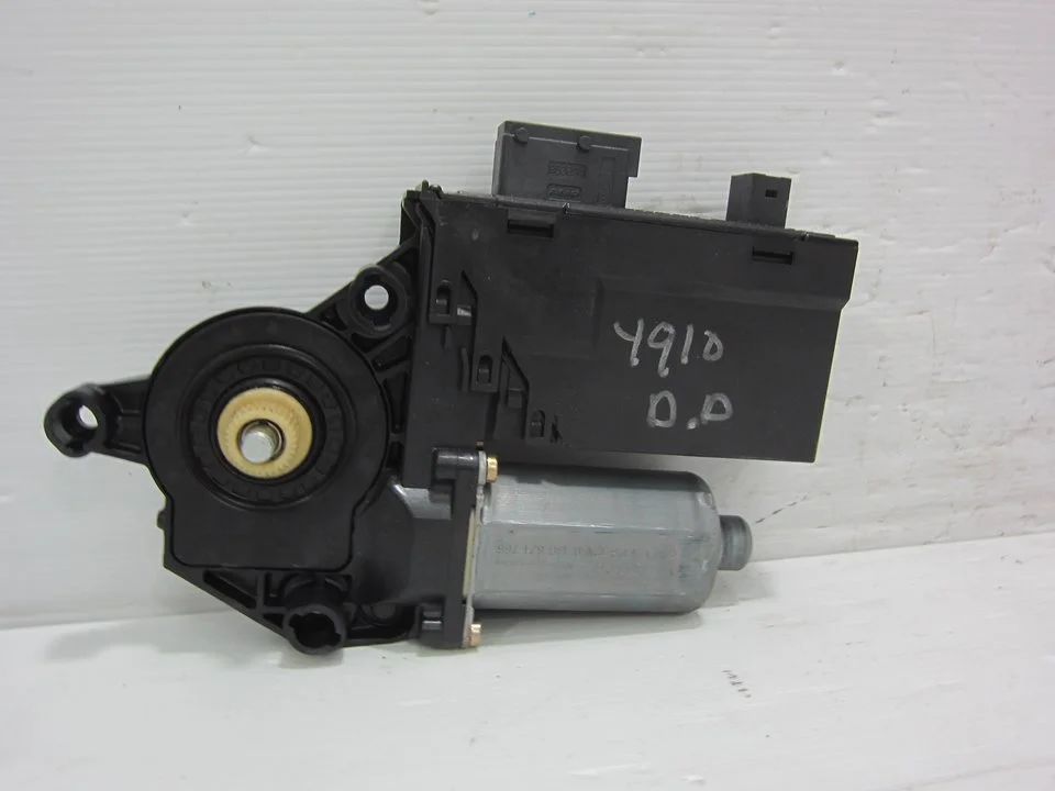 Foto de MOTOR ELEVALUNAS DELANTERO DERECHO PEUGEOT 307 (S1)(04.2001) 1.6 16V CAT (109 CV / 80 KW) referencia 5512000172