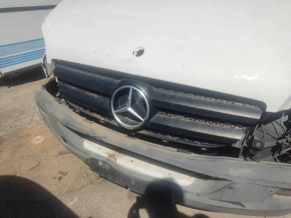 Foto de REJILLA DELANTERA MERCEDES-BENZ SPRINTER II FURGÓN 2.1 CDI CAT (129 CV / 95 KW)