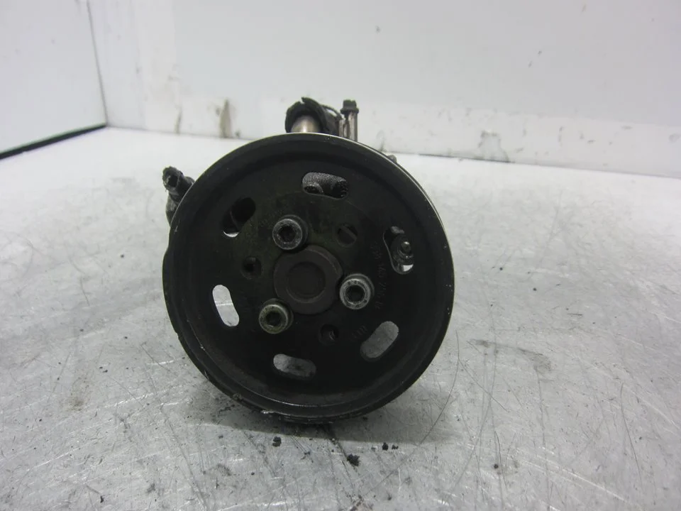 Foto de BOMBA DIRECCION SEAT LEON (1M1) referencia 038145255B