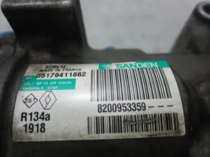 Foto de COMPRESOR AIRE ACONDICIONADO RENAULT KANGOO II (F/KW0) 1.5 dCi Diesel CAT (86 CV / 63 KW) referencia 8200953359 foto 9