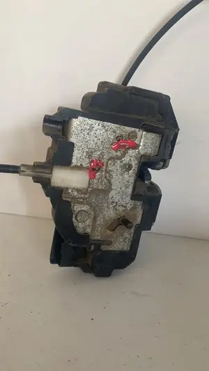 Foto de CERRADURA PUERTA DELANTERA DERECHA NISSAN NOTE (E11E) referencia 20050R