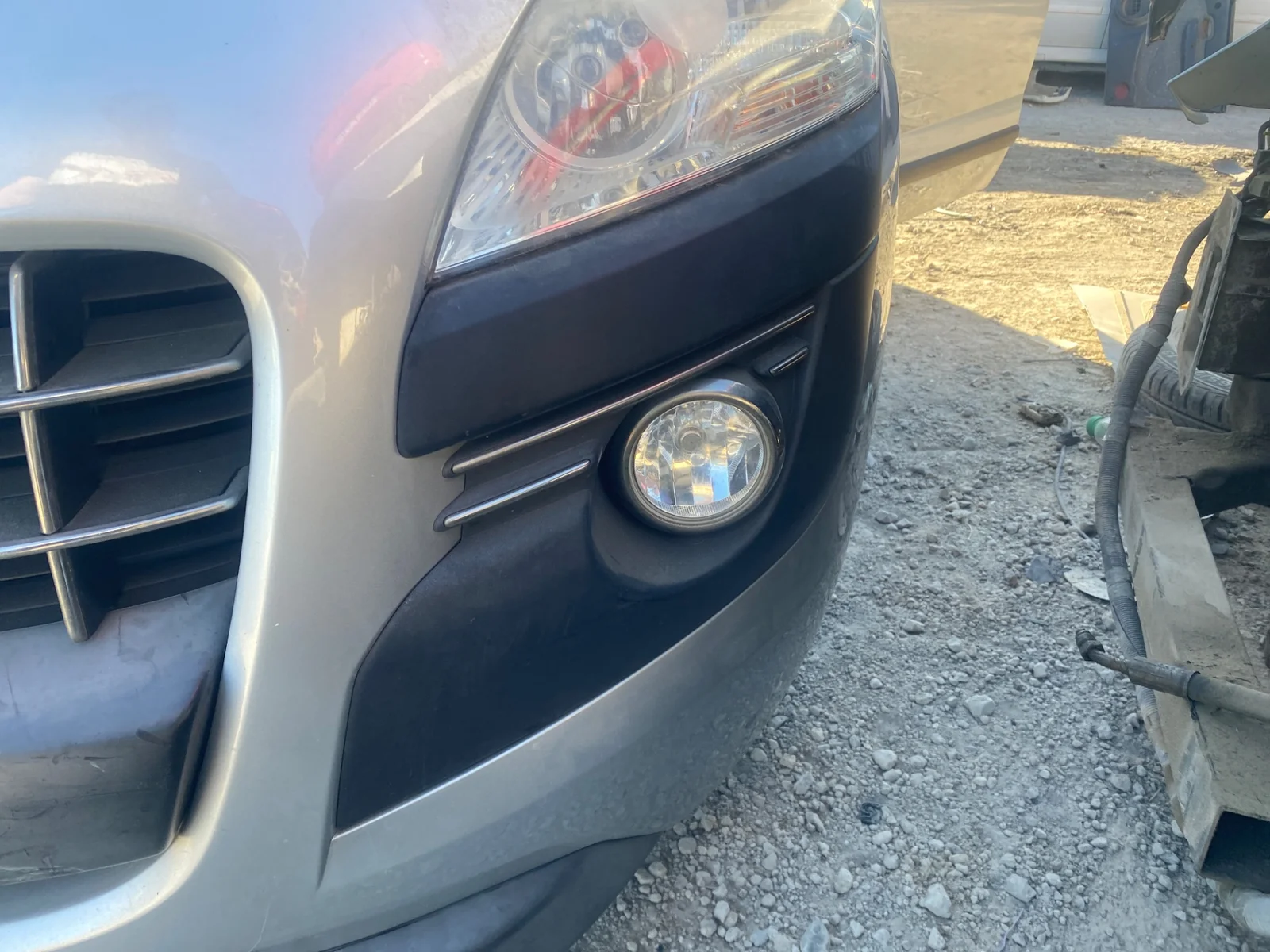 Foto de FARO ANTINIEBLA IZQUIERDO PEUGEOT 3008 1.6 16V (120 CV / 88 KW)