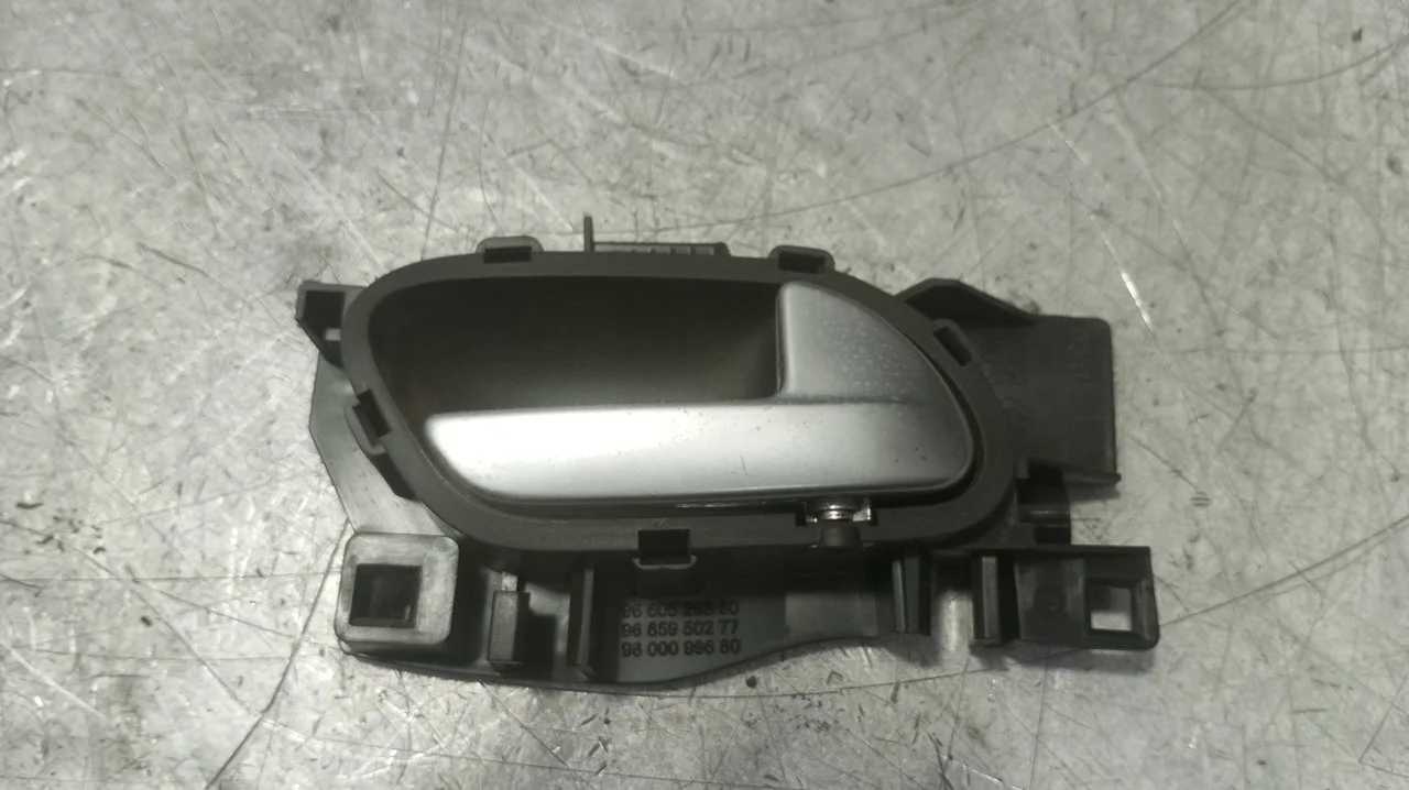 Foto de MANETA INTERIOR DELANTERA DERECHA CITROEN C-ELYSÉE 1.6 HDi FAP (92 CV / 68 KW) referencia 9685950277