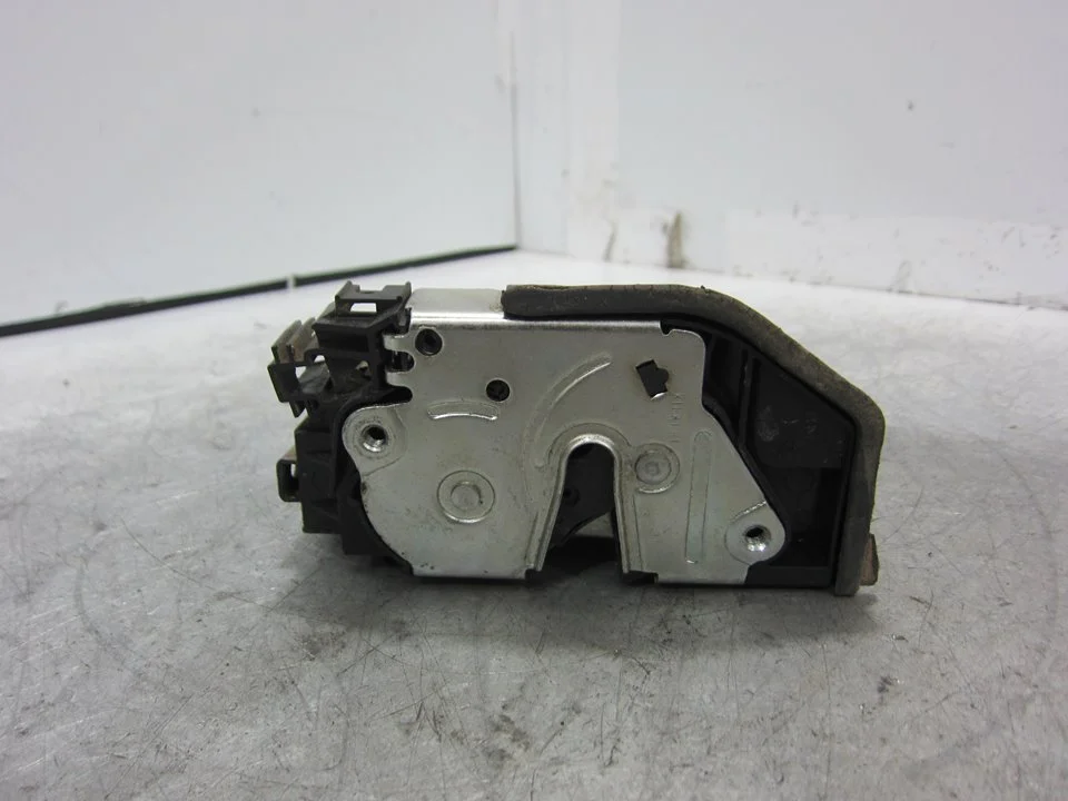 Foto de CERRADURA PUERTA TRASERA IZQUIERDA BMW SERIE 3 BERLINA (E90) 2.0 16V Diesel (163 CV / 120 KW) referencia 7202147