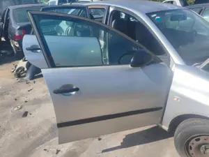 Foto de PUERTA DELANTERA DERECHA SEAT IBIZA (6L1) 1.4 16V (75 CV / 55 KW) referencia 6L4831056S