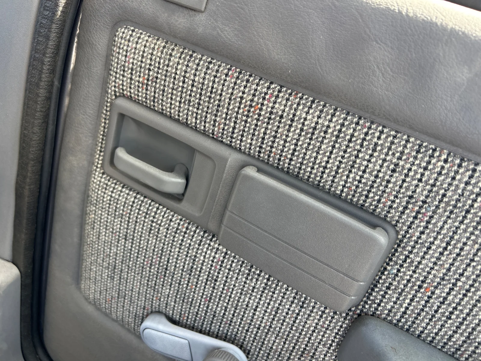 Foto de MANETA INTERIOR TRASERA DERECHA PEUGEOT 309 1.6 (88 CV / 65 KW)