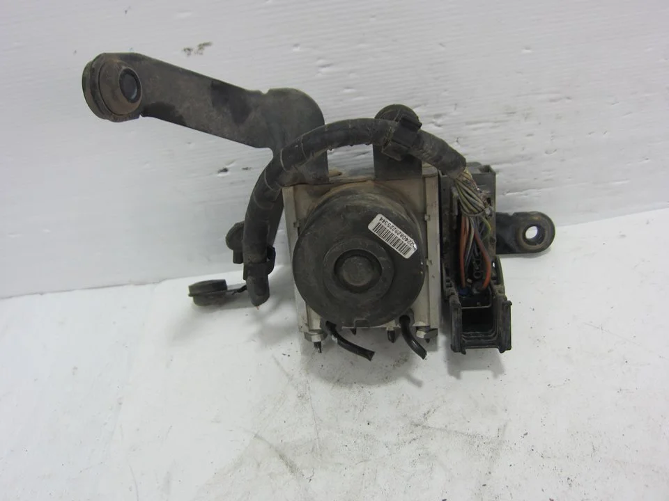 Foto de ABS FORD FOCUS BERLINA (CAP) 1.8 TDCi Turbodiesel CAT (116 CV / 85 KW) referencia 4S612M110CC