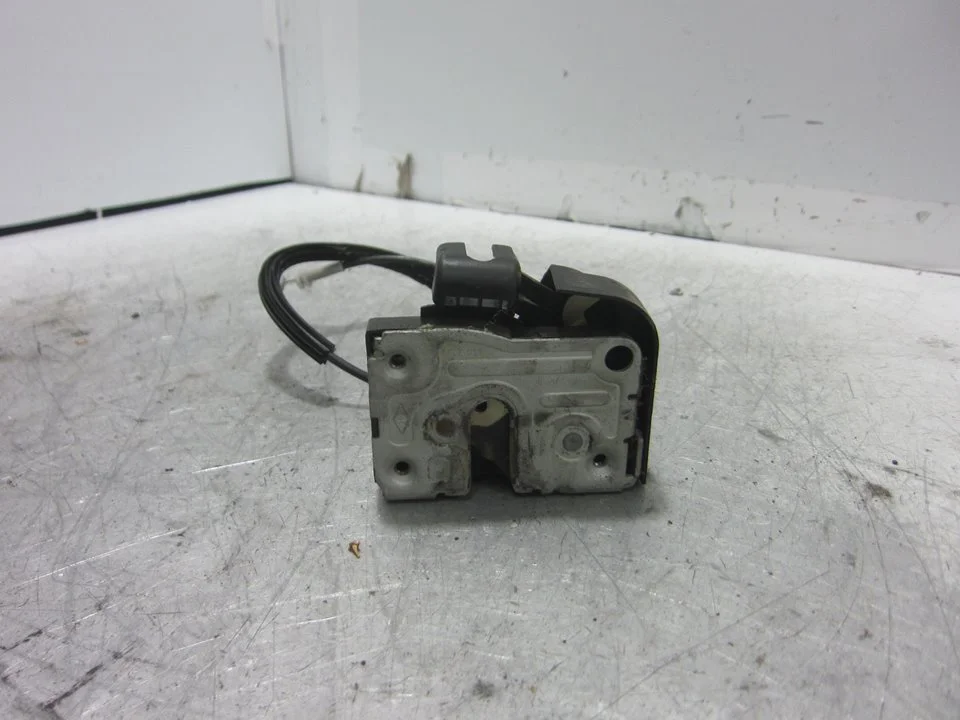 Foto de CERRADURA PUERTA DELANTERA IZQUIERDA RENAULT CLIO II FASE II (B/CB0) 1.5 dCi Diesel (82 CV / 60 KW) referencia 7701045304