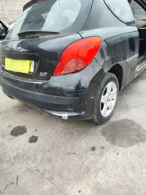 Foto de PARAGOLPES TRASERO PEUGEOT 207 1.4 16V CAT (KFU / ET3J4) (88 CV / 65 KW) foto 3