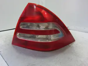Foto de PILOTO TRASERO IZQUIERDO MERCEDES-BENZ CLASE C (BM 203) BERLINA 2.7 CDI 20V CAT (170 CV / 125 KW) referencia A2038200164 foto 4