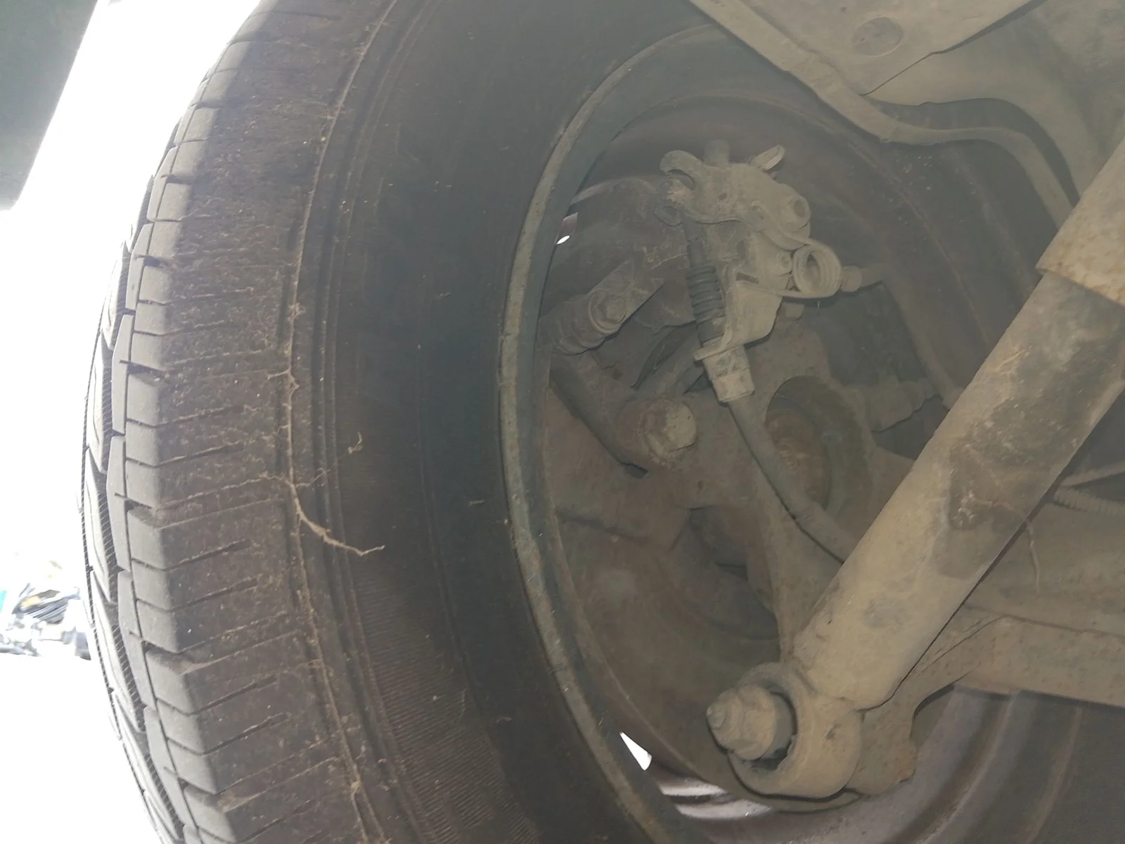 Foto de PINZA DE FRENO TRASERA IZQUIERDA VOLKSWAGEN T5 TRANSPORTER FURGÓN/COMBI (7H) 1.9 TDI CAT (AXB) (105 CV / 77 KW)