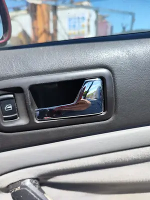Foto de MANETA INTERIOR DELANTERA DERECHA VOLKSWAGEN GOLF IV BERLINA (1J1)(10.1997) 1.9 TDI (131 CV / 96 KW) referencia 3B1837114T B41 foto 5