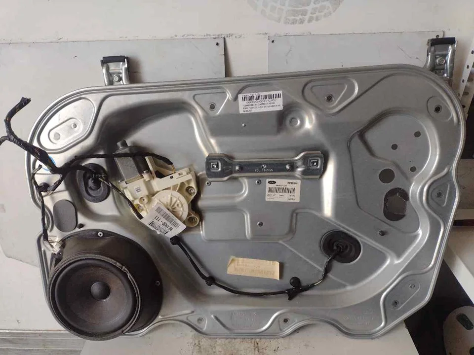 Foto de ELEVALUNAS DELANTERO DERECHO FORD FOCUS BERLINA (CAP) 1.6 16V CAT (101 CV / 74 KW) referencia 984697126