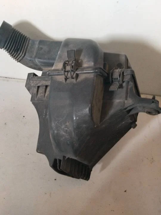 Foto de CAJA FILTRO AIRE BMW SERIE 3 BERLINA (E46) 1.9 CAT (118 CV / 87 KW)