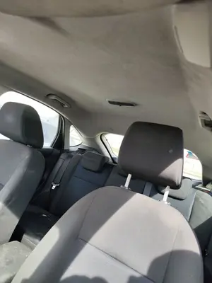 Foto de TECHO INTERIOR FORD FOCUS BERLINA (CAP) 1.8 TDCi Turbodiesel CAT (116 CV / 85 KW) foto 2