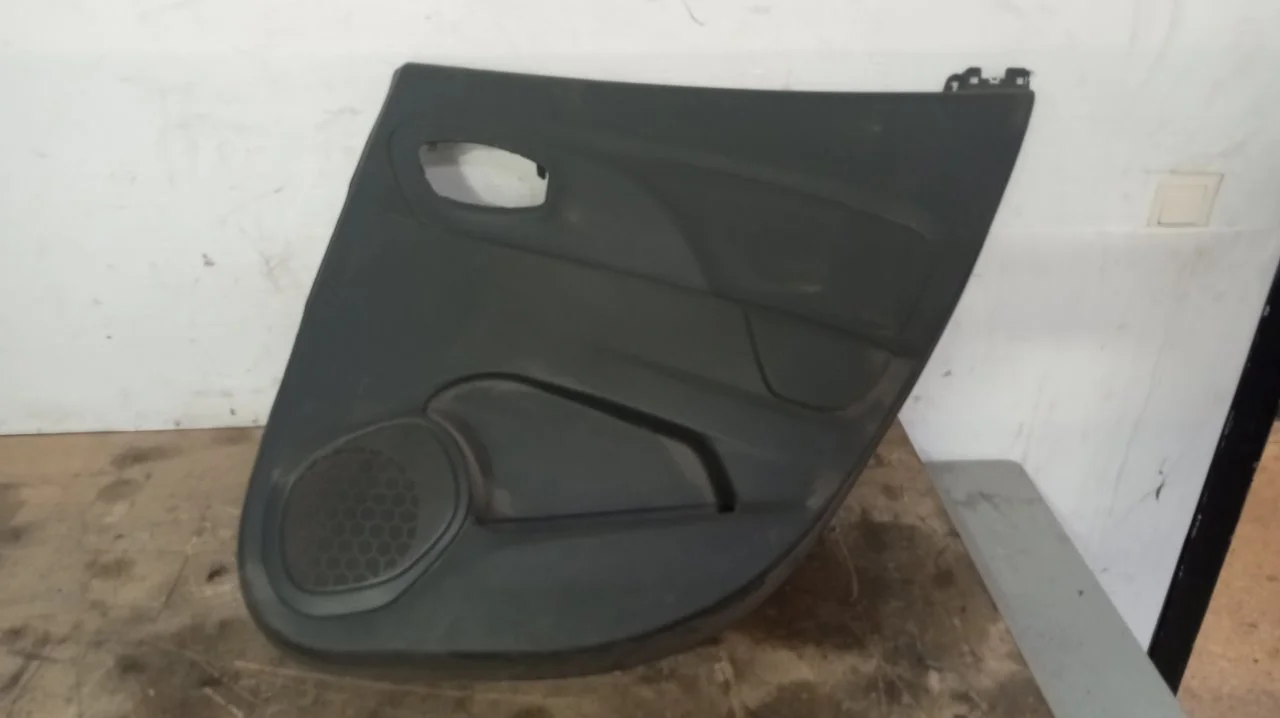 Foto de GUARNECIDO PUERTA TRASERA DERECHA RENAULT CLIO IV GRANDTOUR 0.9 Energy (90 CV / 66 KW) referencia 829A08244R