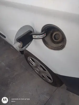 Foto de TAPA EXTERIOR COMBUSTIBLE FORD TRANSIT COURIER (C4A) 1.5 TDCi CAT (95 CV / 70 KW) referencia ET76A227936AA foto 2