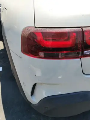 Foto de PILOTO TRASERO IZQUIERDO CITROEN C4 CACTUS 1.2 12V VTi (82 CV / 60 KW)