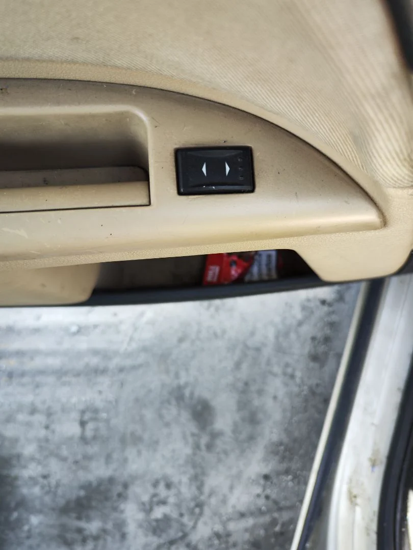 Foto de MANDO ELEVALUNAS TRASERO IZQUIERDO FORD MONDEO BERLINA (GE) 2.0 TDCi CAT (131 CV / 96 KW)