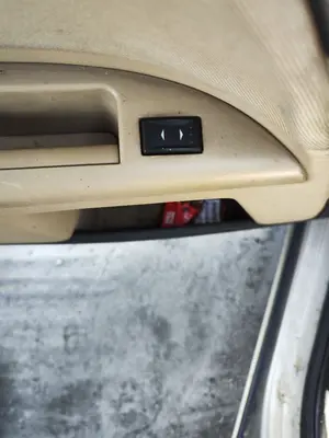 Foto de MANDO ELEVALUNAS TRASERO IZQUIERDO FORD MONDEO BERLINA (GE) 2.0 TDCi CAT (131 CV / 96 KW)