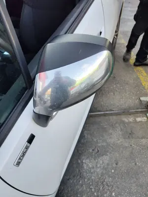 Foto de RETROVISOR IZQUIERDO PEUGEOT 3008 1.6 Blue-HDI FAP (120 CV / 88 KW) foto 2