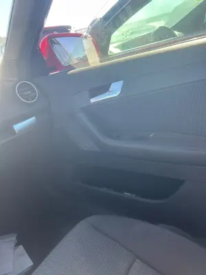 Foto de MANETA INTERIOR DELANTERA DERECHA AUDI A3 SPORTBACK (8PA) 1.6 16V FSI (116 CV / 85 KW) referencia 8P4837020E FKZ