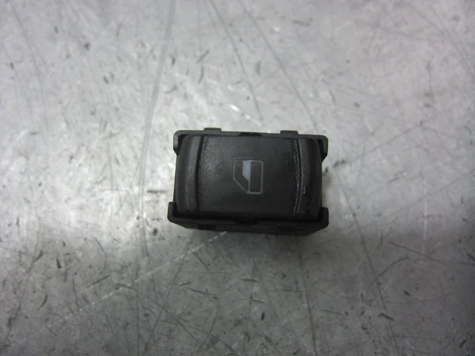 Foto de MANDO ELEVALUNAS DELANTERO DERECHO VOLKSWAGEN GOLF IV BERLINA (1J1)(10.1997) 1.6 16V (105 CV / 77 KW) referencia 3B0959855B