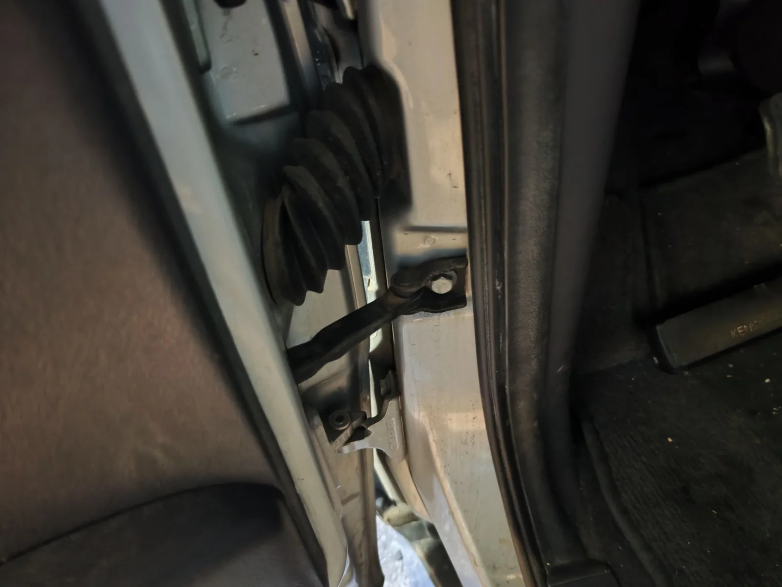 Foto de RETENEDOR PUERTA MERCEDES-BENZ CLASE A (BM 168) 1.7 CDI Diesel CAT (95 CV / 70 KW) referencia 1637200016