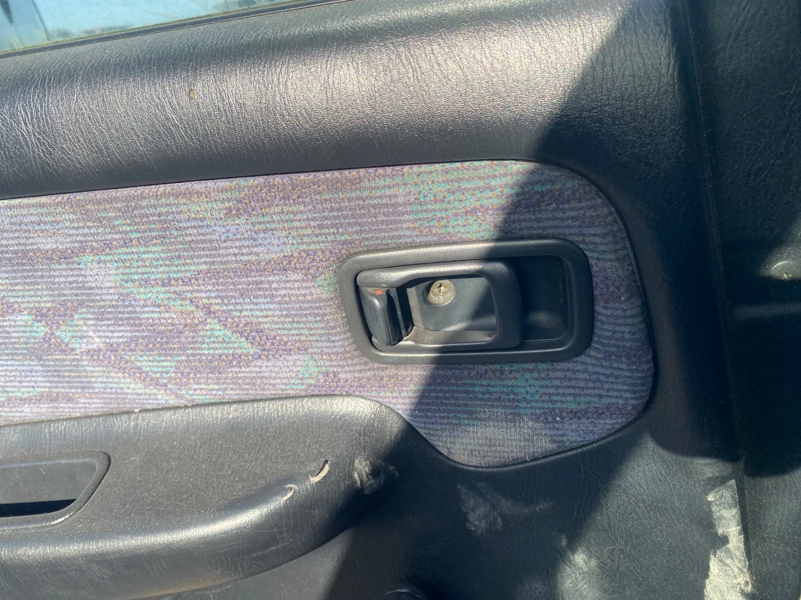 Foto de MANETA INTERIOR TRASERA IZQUIERDA NISSAN ALMERA (N15) 2.0 Diesel (75 CV / 55 KW)