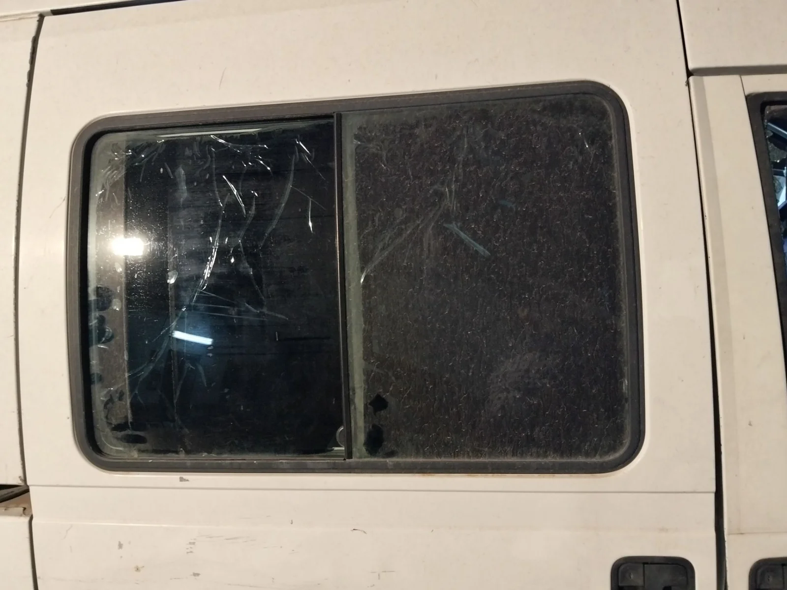 Foto de LUNA PUERTA LATERAL DERECHO PEUGEOT EXPERT FURGÓN COMFORT (1995)
