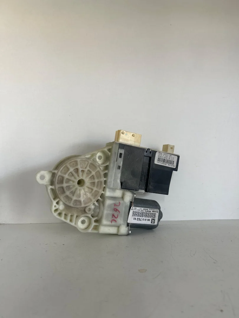 Foto de MOTOR ELEVALUNAS DELANTERO IZQUIERDO CITROEN C4 BERLINA 1.6 16V HDi (90 CV / 66 KW) referencia 0536011002