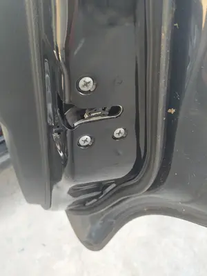 Foto de CERRADURA PUERTA TRASERA DERECHA NISSAN NOTE (E11E) 1.4 CAT (88 CV / 65 KW)