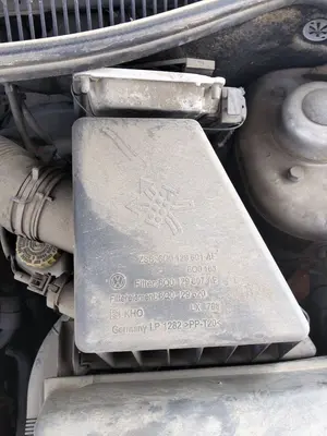 Foto de CAJA FILTRO AIRE SEAT CORDOBA BERLINA (6L2) 1.9 SDI (64 CV / 47 KW)