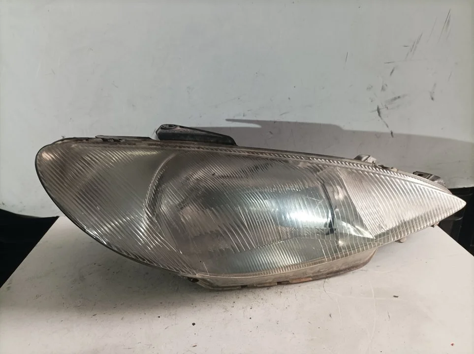 Foto de FARO DERECHO PEUGEOT 206 referencia 89002772
