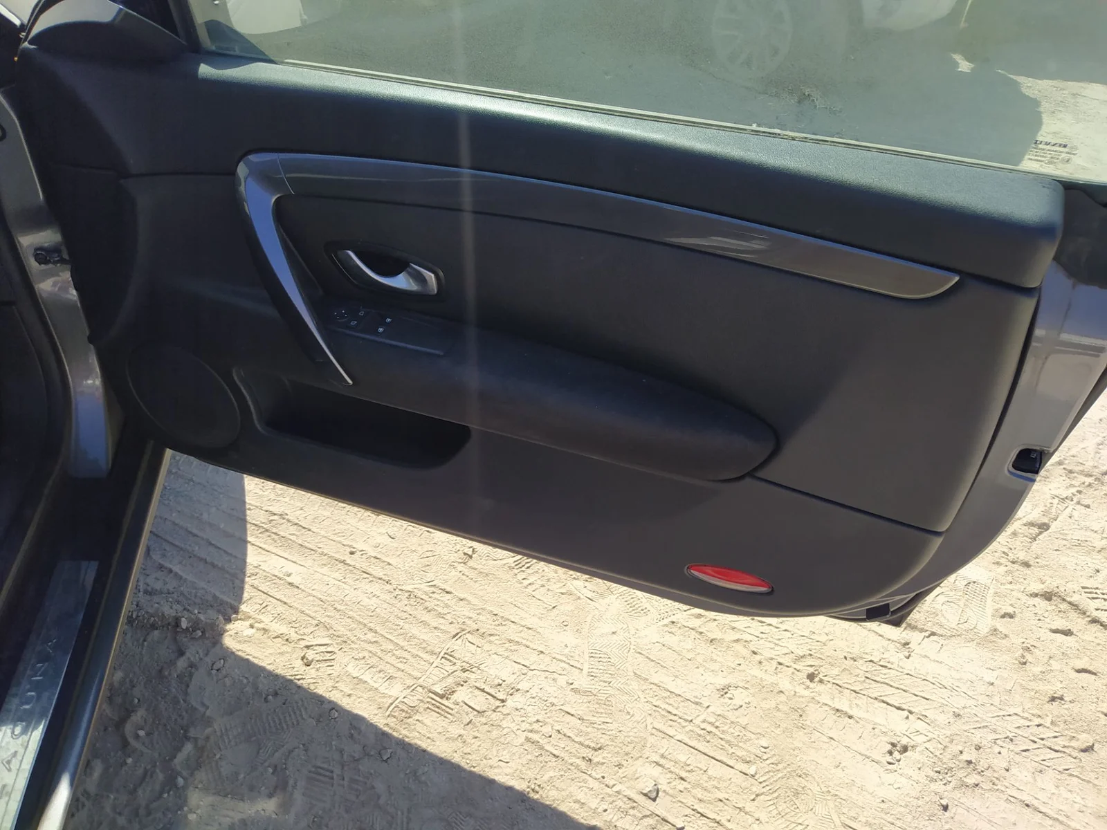 Foto de GUARNECIDO PUERTA DELANTERA DERECHA RENAULT LAGUNA III COUPE 2.0 dCi Diesel FAP (150 CV / 110 KW) referencia 809003776R