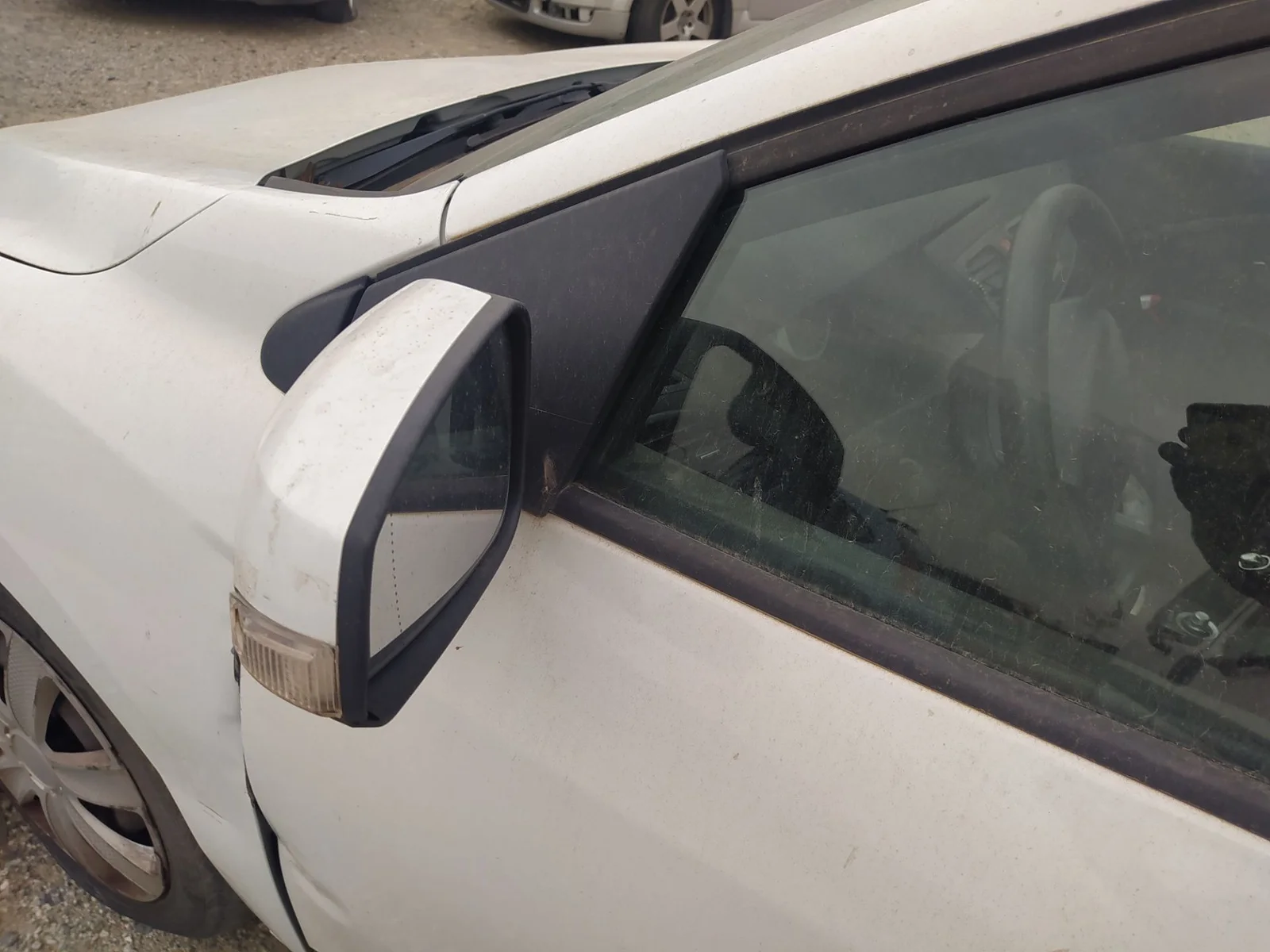 Foto de RETROVISOR IZQUIERDO RENAULT MEGANE III BERLINA 5P 1.5 dCi Diesel CAT (86 CV / 63 KW)