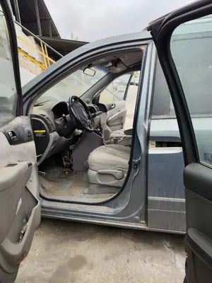 Foto de GOMAS CONTORNO PUERTA KIA CARNIVAL 2.9 CRDi CAT (185 CV / 136 KW)