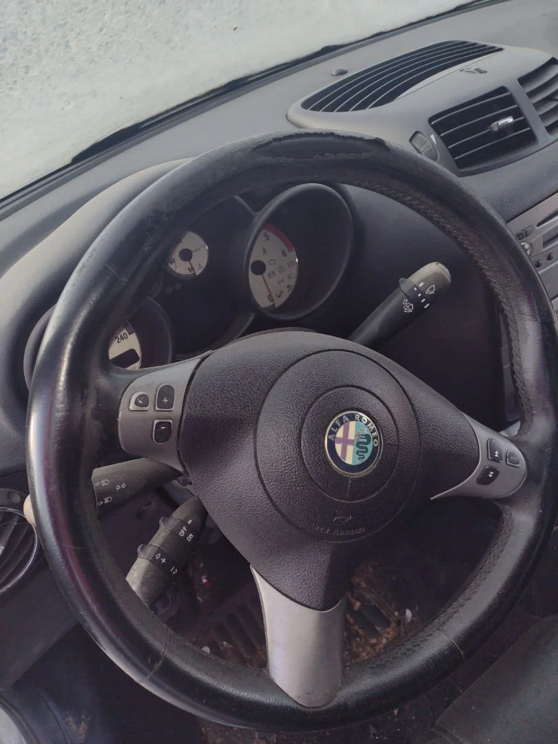 Foto de VOLANTE ALFA ROMEO GT (125) 1.9 JTD (M) 16V CAT (150 CV / 110 KW) referencia 0156071585