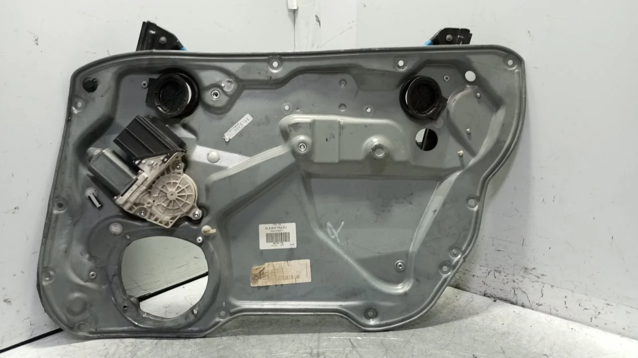 Foto de ELEVALUNAS DELANTERO DERECHO SEAT CORDOBA BERLINA (6L2) 1.9 TDI (101 CV / 74 KW) referencia 6L4837752DJ
