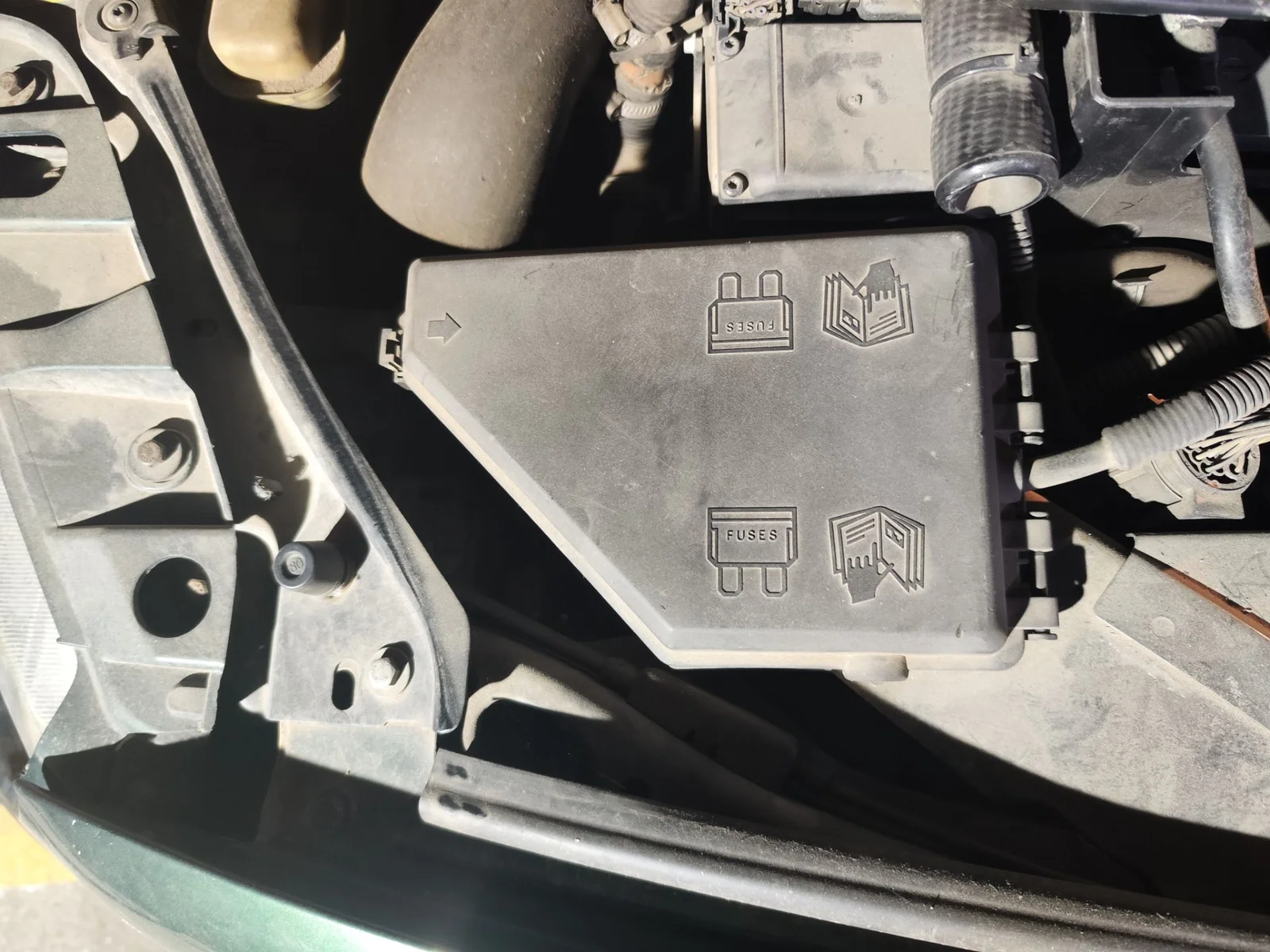 Foto de CAJA RELES / FUSIBLES MG ROVER ROVER 75 (RJ) 2.0 16V CDT (116 CV / 85 KW)