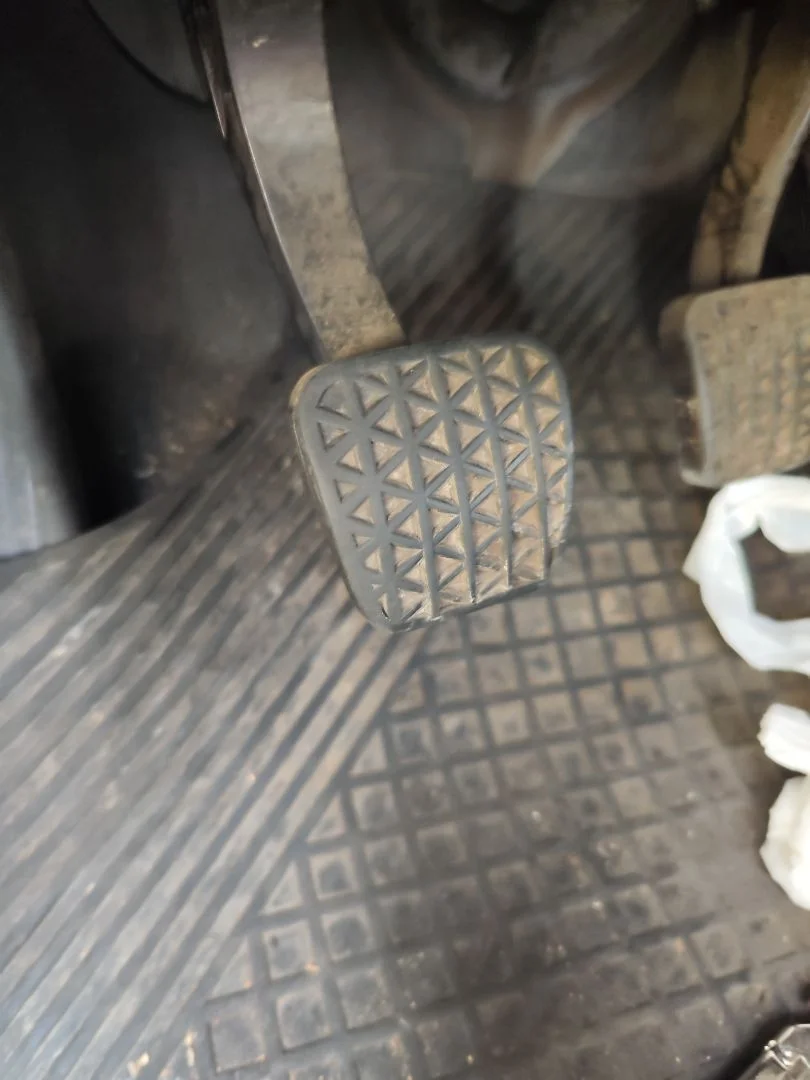 Foto de PEDAL EMBRAGUE OPEL VECTRA C BERLINA 2.2 16V DTI CAT (Y 22 DTR / L50) (125 CV / 92 KW)