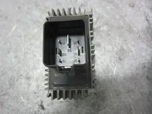 Foto de CAJA PRECALENTAMIENTO OPEL MERIVA 1.7 16V CDTI (101 CV / 74 KW) referencia 51299018 foto 4