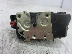 Foto de CERRADURA PUERTA TRASERA DERECHA PEUGEOT 406 BERLINA (S1/S2) 3.0 V6 24V CAT (190 CV / 140 KW) foto 1
