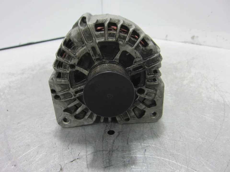 Foto de ALTERNADOR RENAULT TRAFIC II FURGÓN 1.9 Diesel (101 CV / 74 KW) referencia 469890426