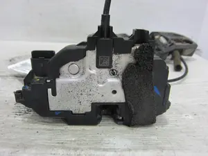 Foto de CERRADURA PUERTA TRASERA IZQUIERDA RENAULT SCENIC III (JZ) 1.6 dCi Diesel FAP (131 CV / 96 KW) referencia 80502000 foto 4