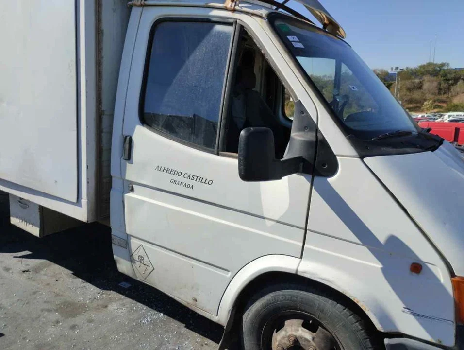 Foto de PUERTA DELANTERA DERECHA FORD TRANSIT FURGÓN (CY/DY)(1986) 2.5 Diesel (80 CV / 59 KW)