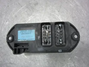 Foto de CAJA RELES / FUSIBLES JAGUAR XJ 4.0 CAT (320 CV / 235 KW) referencia LNA2800DG foto 3