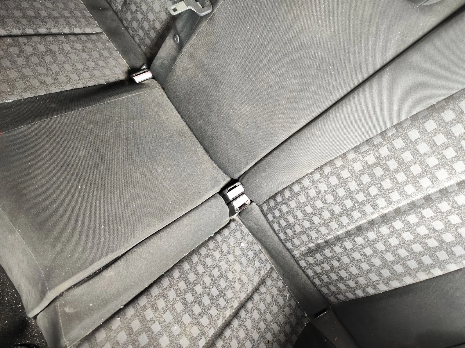 Foto de ENGANCHE CINTURON TRASERO IZQUIERDO RENAULT MEGANE II GRANDTOUR 1.5 dCi Diesel CAT (86 CV / 63 KW)