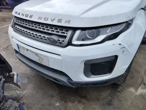Foto de PARAGOLPES DELANTERO LAND ROVER RANGE ROVER EVOQUE 2.0 Td4 CAT (150 CV / 110 KW) foto 2